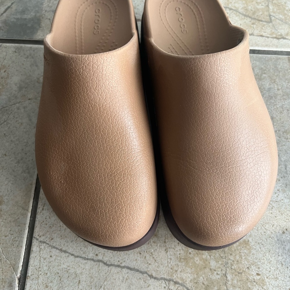 CROCS Taupe Slip-On Clohs